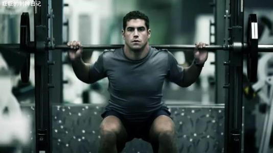 深蹲100公斤什么水平（健身房100kg深蹲人多嗎）