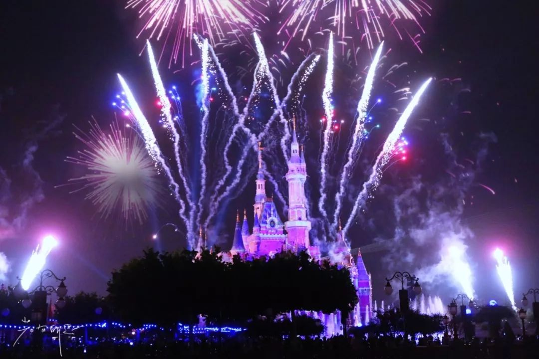 去上海迪士尼花了一萬(情侶去上海迪士尼大概多少錢)