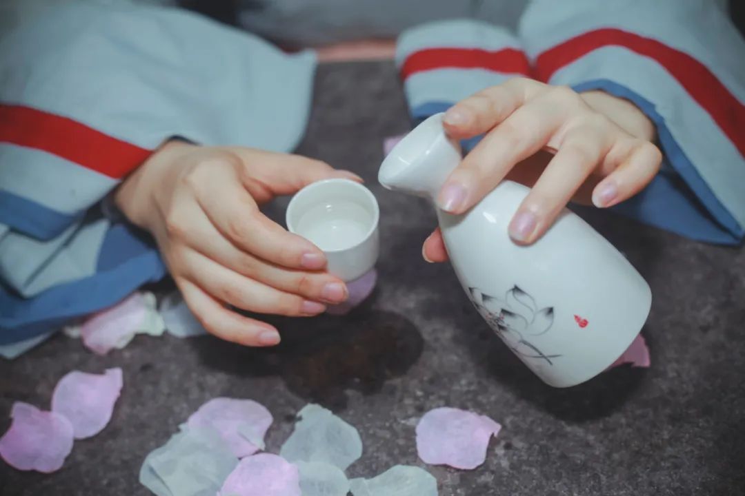 朋友圈曬花的唯美句子,落花的唯美詩(shī)詞句子