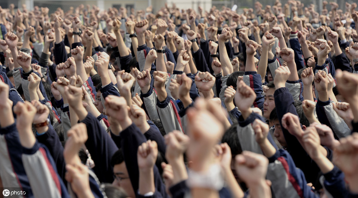政府領導看上的女人的特點（能夠吸引當官的女人）