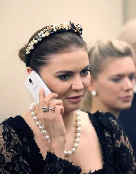 普京八年的神秘情人的兒子照片(硬漢普京有幾個情人)