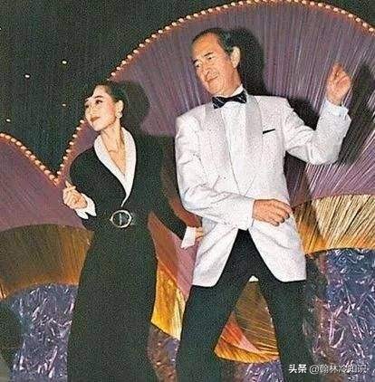 何鴻燊為什么能娶四個(gè) (何鴻燊78歲怎么生的)