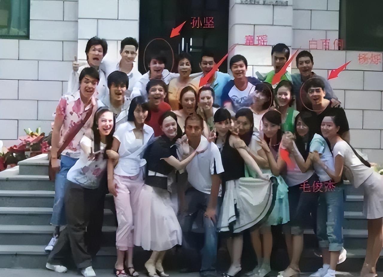 黃定宇控制童瑤長達一年是真的嗎