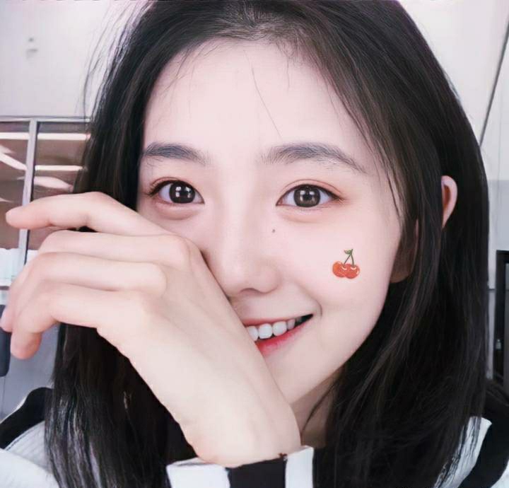 劉浩存的眼睛為什么這么大（劉浩存的眼睛好奇怪）