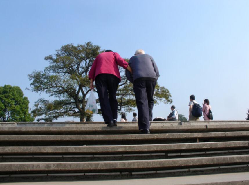 為什么醫(yī)生患癌不化療（十個化療九個死是真的嗎）