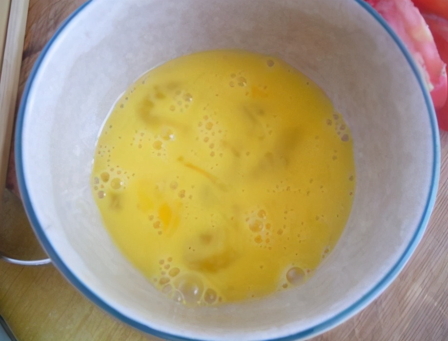 炒平菇要不要焯水有滑滑的東西(平菇沒有焯水會中毒嗎)