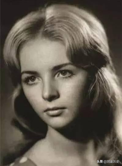 硬漢普京的女兒是干什么的（普京的女兒照片）