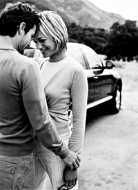 和男朋友一起睡覺他能忍住嗎（男朋友說只抱著我睡不碰我）