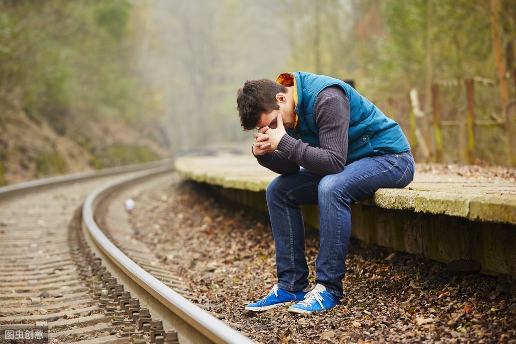 一個人頻繁借錢說明什么（到處借錢的人什么性格）