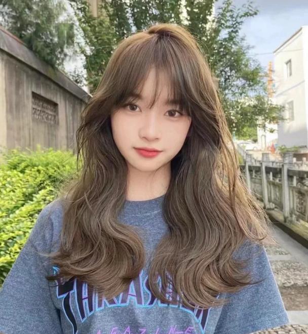 20122年染發流行什么顏色(今年流行減齡又顯白的頭發顏色)