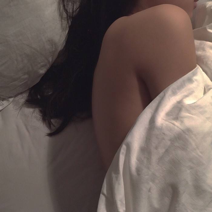 和男朋友一起睡覺他能忍住嗎（男朋友說只抱著我睡不碰我）