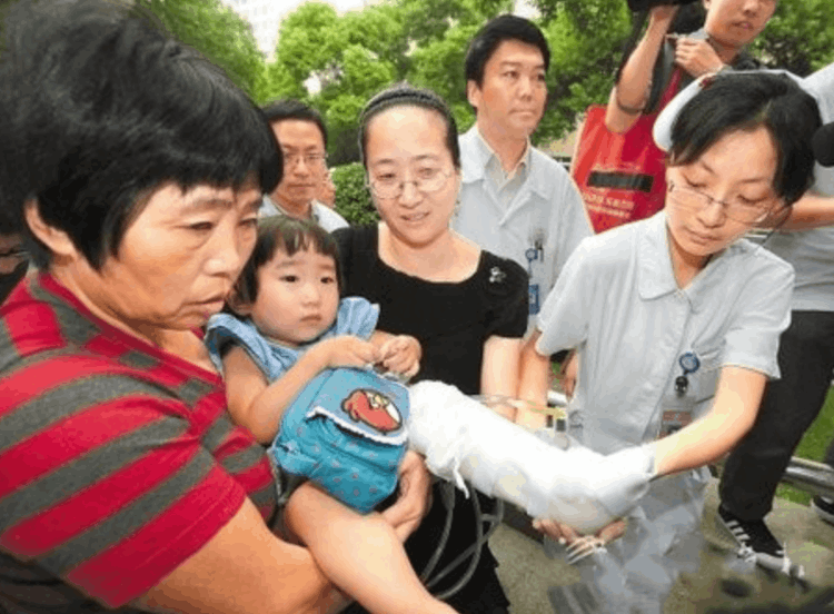 723事故為什么埋活人（中國(guó)動(dòng)車事故為何掩埋）