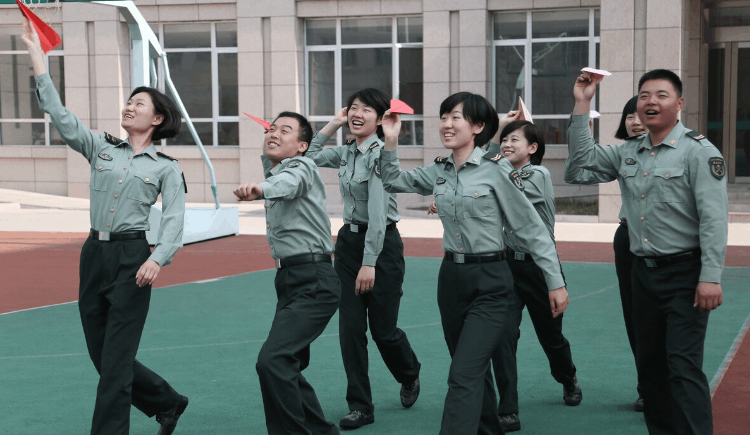 高考想報軍校難不難？它和普通高校差別大嗎？一般家庭不建議報考