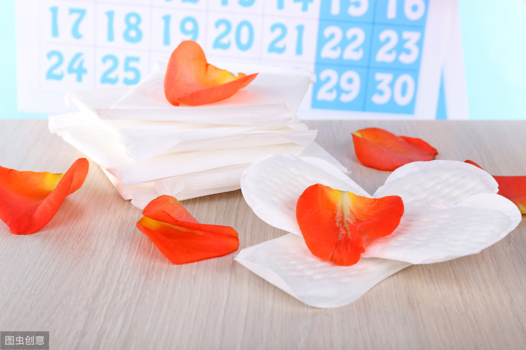 為什么月經有血塊 (月經有一坨一坨的血塊)