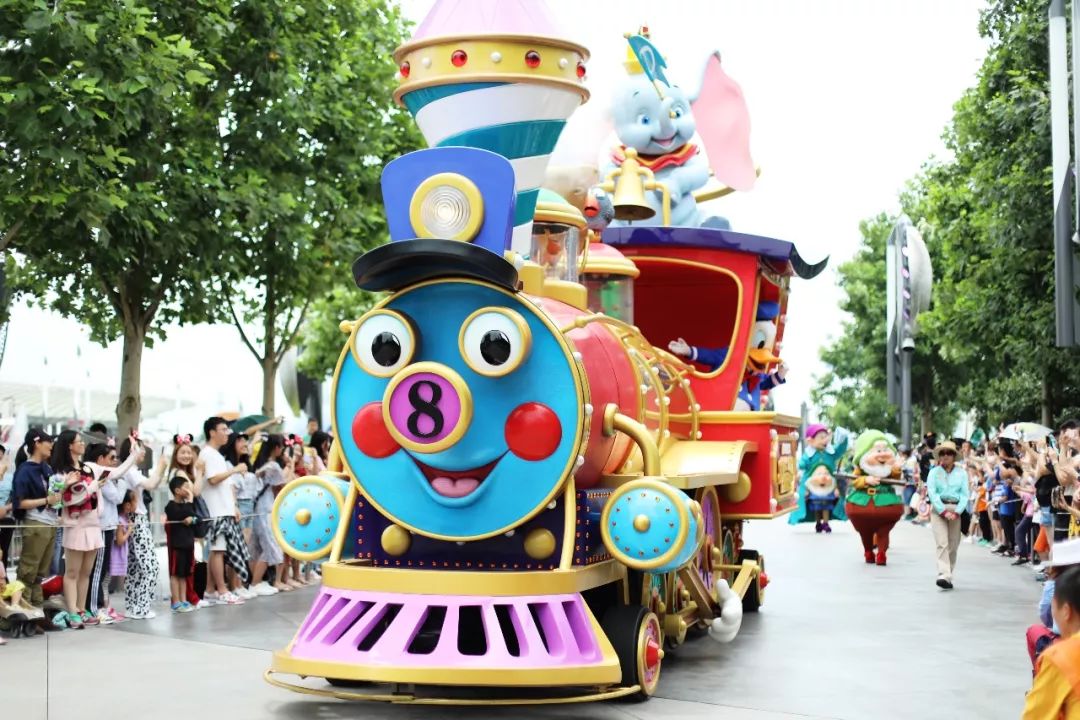 去上海迪士尼花了一萬(情侶去上海迪士尼大概多少錢)