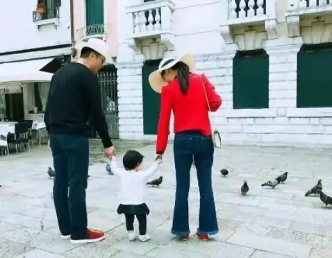 劉強東他和龔小京育有一子（龔小京為什么回京東）