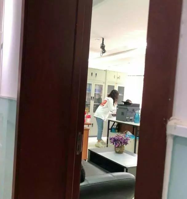 孟美岐學歷為什么那么低(孟美岐初中沒畢業為什么不讀書)