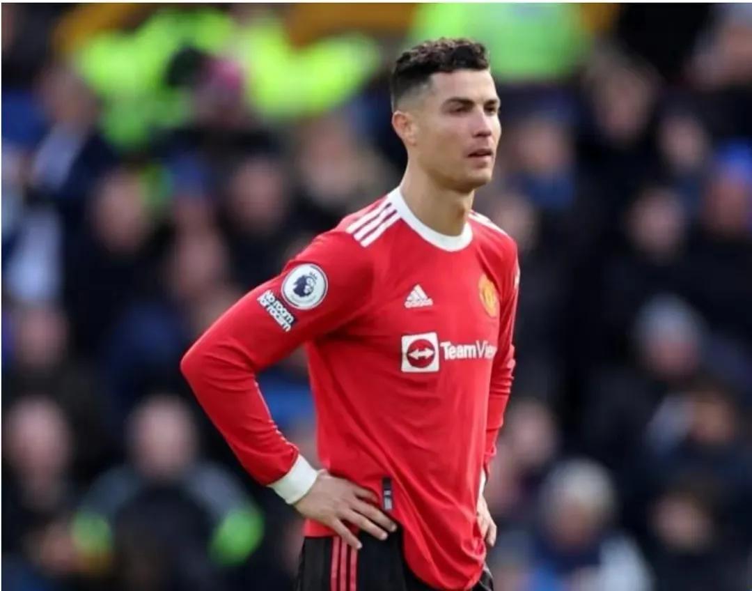 梅西為什么比c羅受歡迎（國外梅西c羅誰地位高）