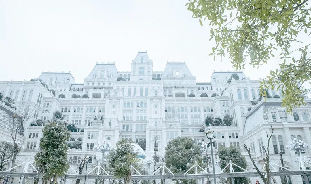 花果園白宮造價多少錢（貴陽花果園白宮的主人簡介）