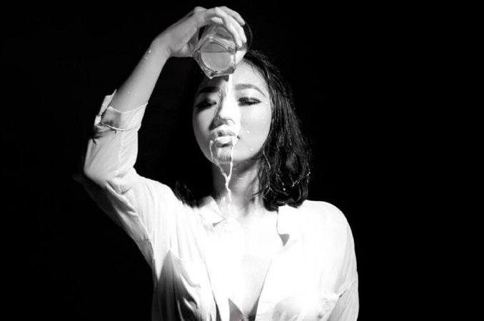 孟美岐14歲會(huì)拍牛奶照（孟美岐寫(xiě)真照牛奶）