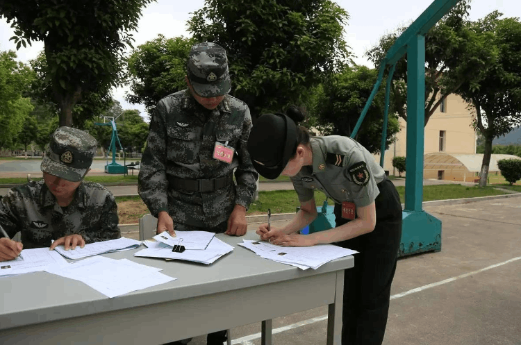 高考想報軍校難不難？它和普通高校差別大嗎？一般家庭不建議報考