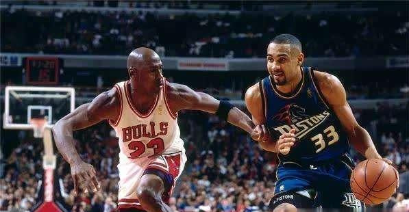 nba33號球衣籃球明星是誰（科比33號球衣的意義）