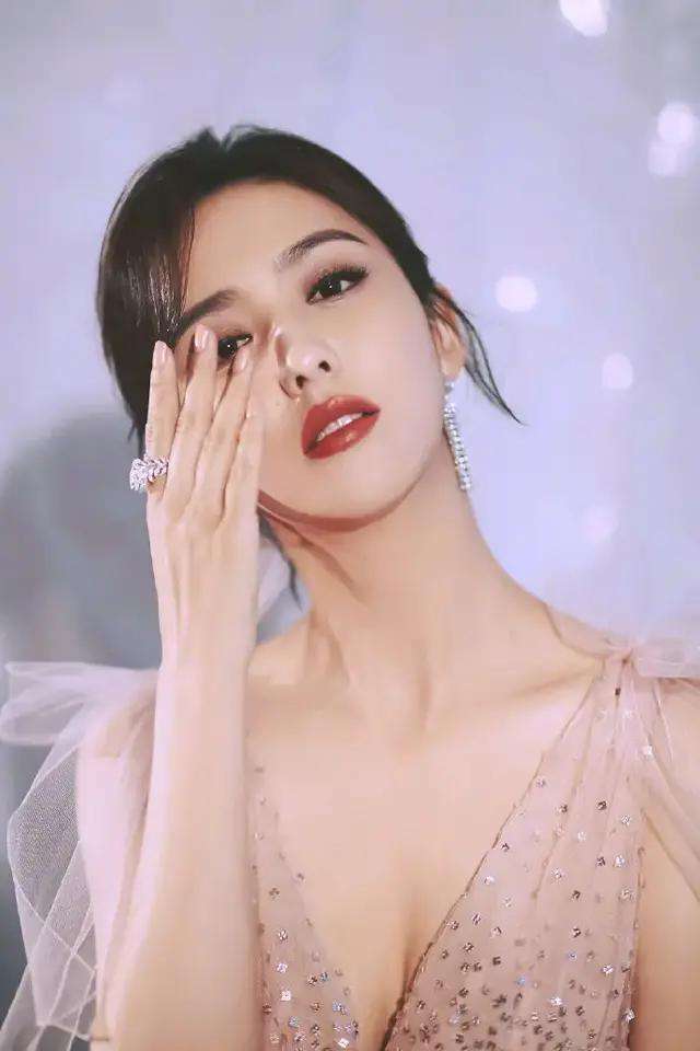 佟麗婭現(xiàn)在的老公(佟麗婭又嫁人嗎)