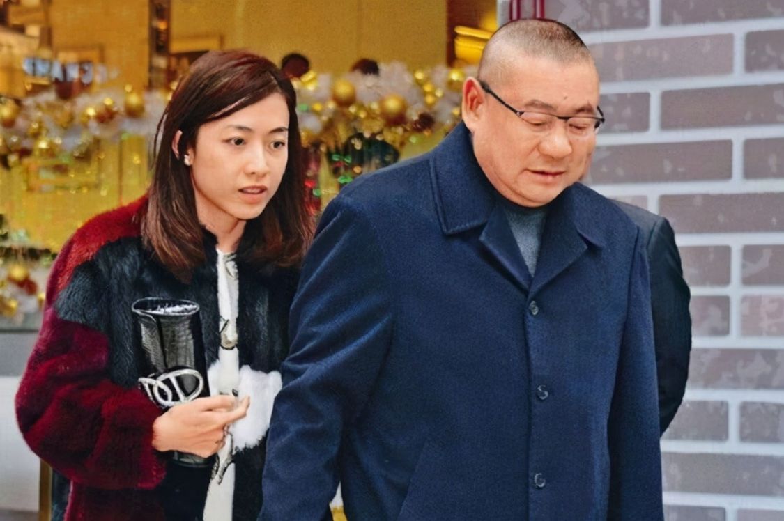 劉鑾雄不得不轉(zhuǎn)正甘比（劉鑾雄為什么看上甘比）