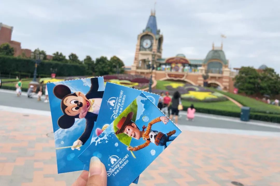 去上海迪士尼花了一萬(情侶去上海迪士尼大概多少錢)