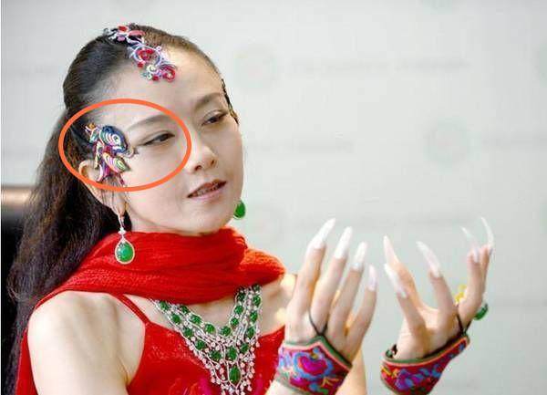 楊麗萍為什么總戴帽子 (楊麗萍結婚了沒有)