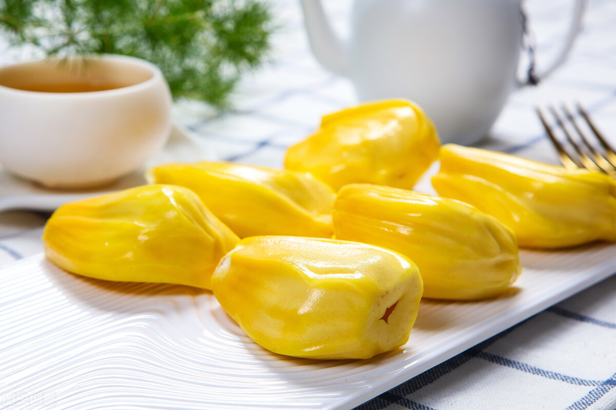 吃完菠蘿蜜千萬別碰5種食物(吃菠蘿蜜的禁忌)