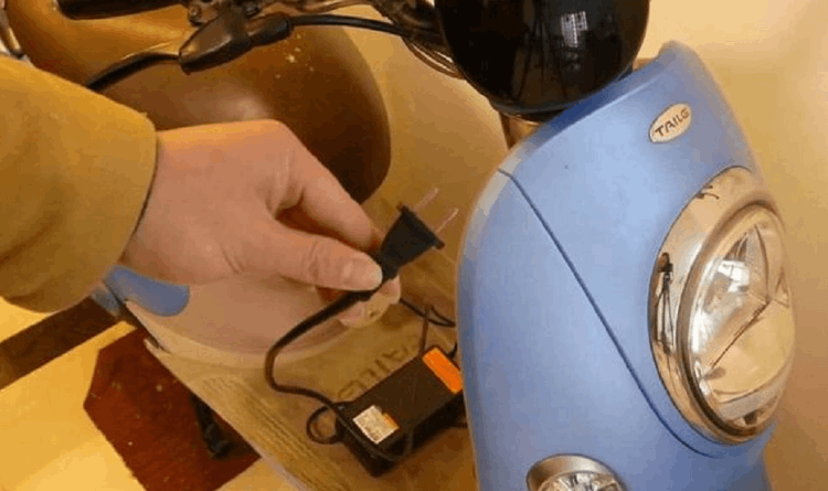 電動車充滿電不拔對電瓶有影響嗎