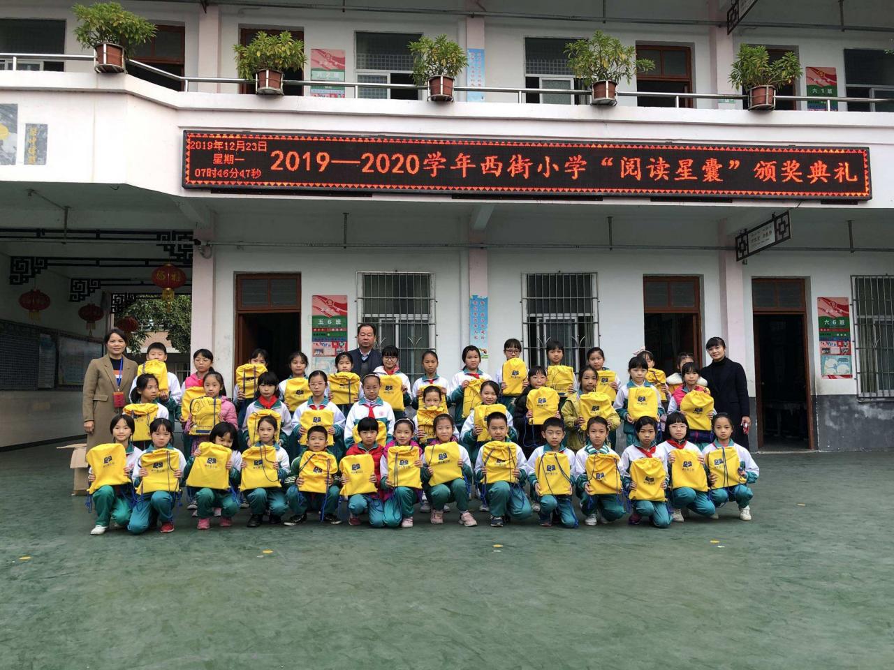 新入編教師第一年工資(在編教師第一年試用期工資)