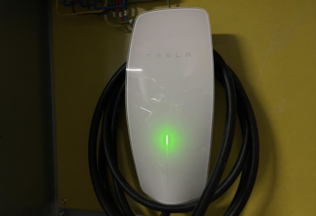 特斯拉充一次電多少錢(特斯拉充滿電多少錢電費(fèi))
