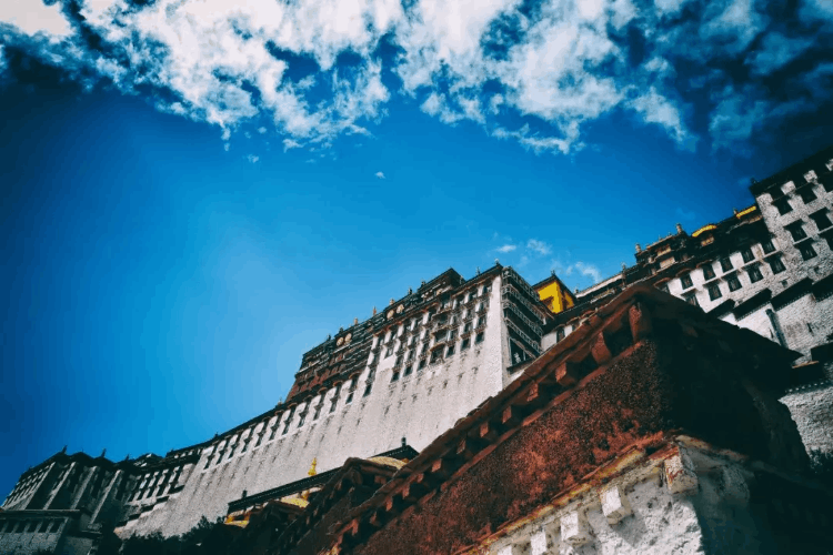 布達拉宮是為誰建造的(布達拉宮建于什么朝代)