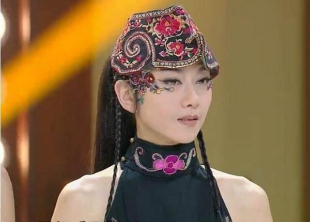 楊麗萍為什么總戴帽子 (楊麗萍結婚了沒有)