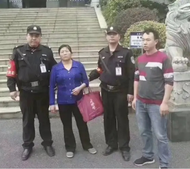 梅姨抓到了嗎(至今未歸案)