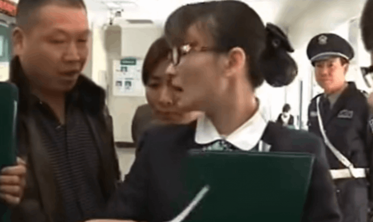 大媽偷走銀行5個億是真的嗎（浙江女商人聯合銀行內鬼暗箱操作）