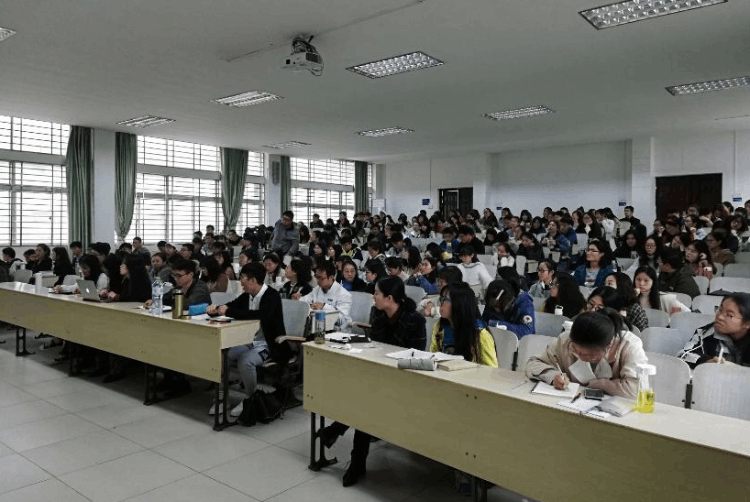 千萬別學漢語言文學專業(漢語言文學好找工作嗎)