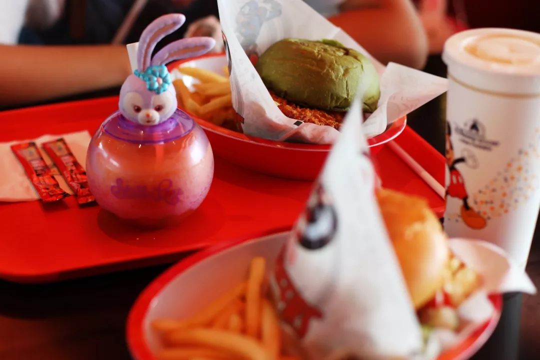 去上海迪士尼花了一萬(情侶去上海迪士尼大概多少錢)