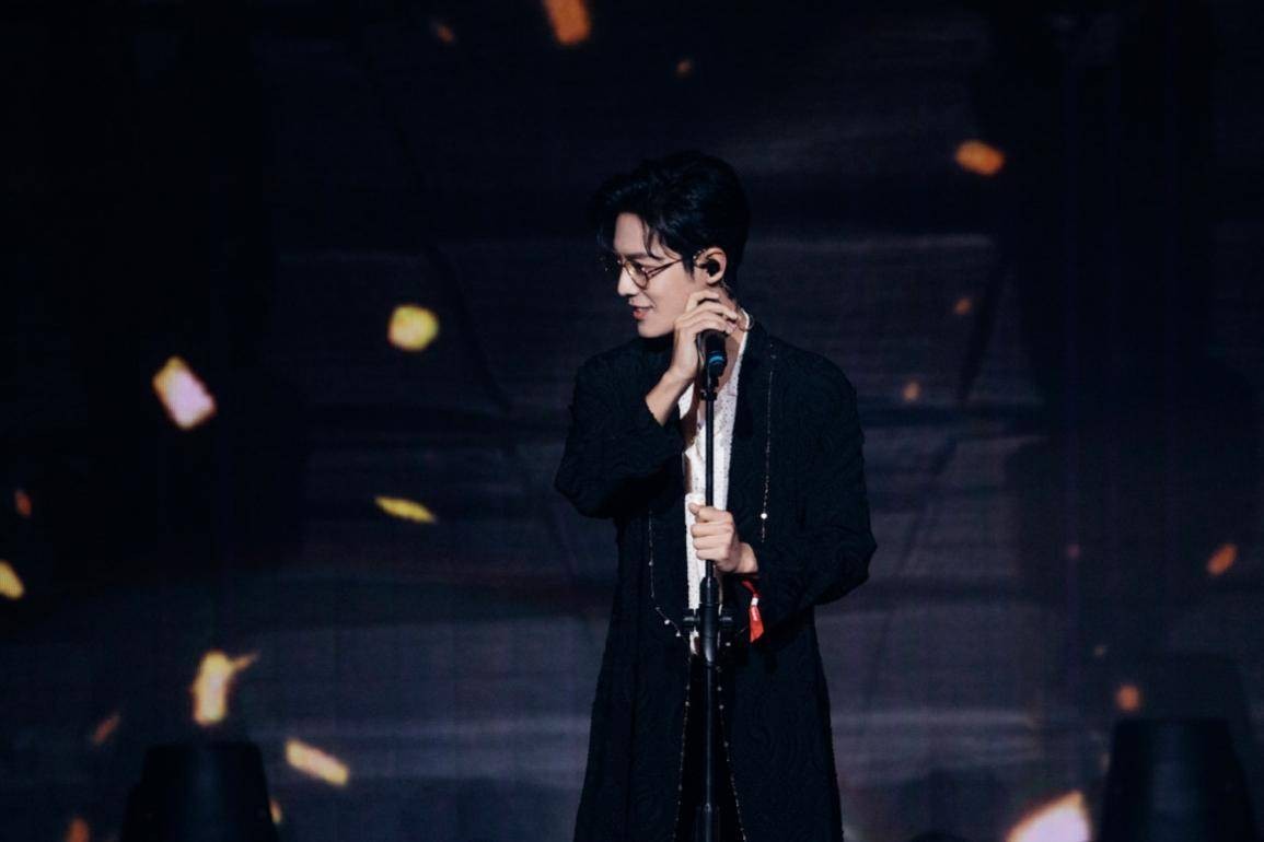 肖戰為什么被全網黑 (肖戰的手為什么這么黑)