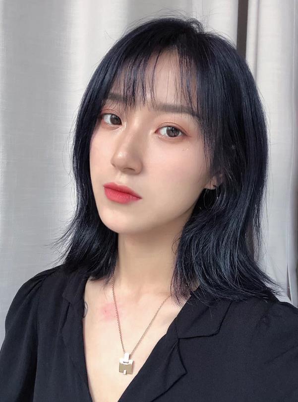 20122年染發流行什么顏色(今年流行減齡又顯白的頭發顏色)