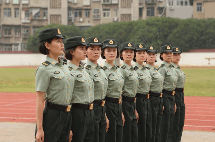 高考想報軍校難不難？它和普通高校差別大嗎？一般家庭不建議報考