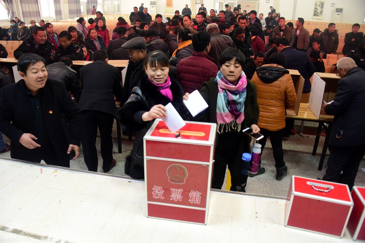 上海居委書記屬于公務(wù)員嗎（行政級別轉(zhuǎn)事業(yè)編）