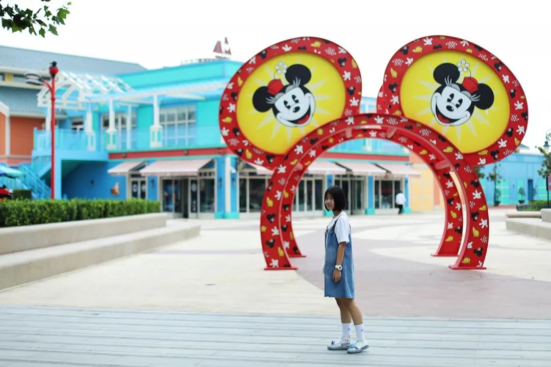 去上海迪士尼花了一萬(情侶去上海迪士尼大概多少錢)