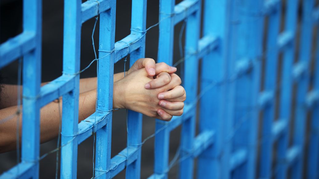 坐牢的男人有生理需求怎么辦(坐牢男人性功能有影響嗎)