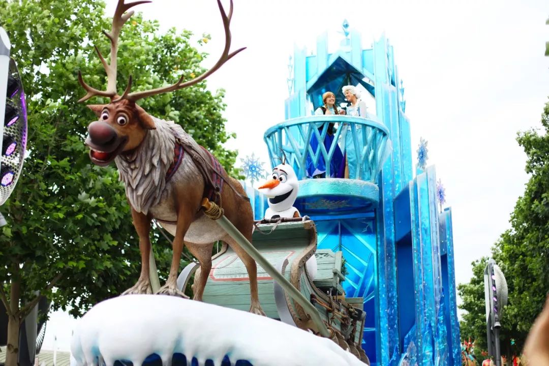 去上海迪士尼花了一萬(情侶去上海迪士尼大概多少錢)