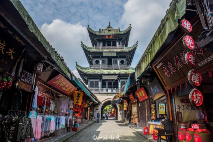 閬中市屬于哪個市