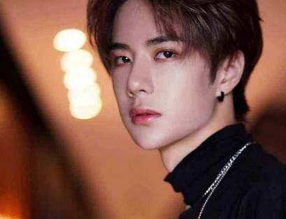 吳亦凡他們為什么排擠張藝興（為什么感覺張藝興很裝）