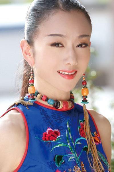 楊麗萍為什么總戴帽子 (楊麗萍結婚了沒有)